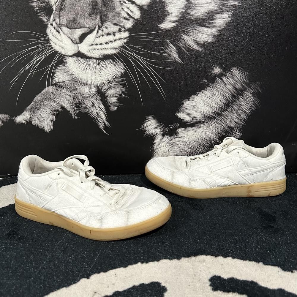 Reebok 1Y3501 Athletic Sneaker Women's 9 White Suede Leather Lace-Up Walking
